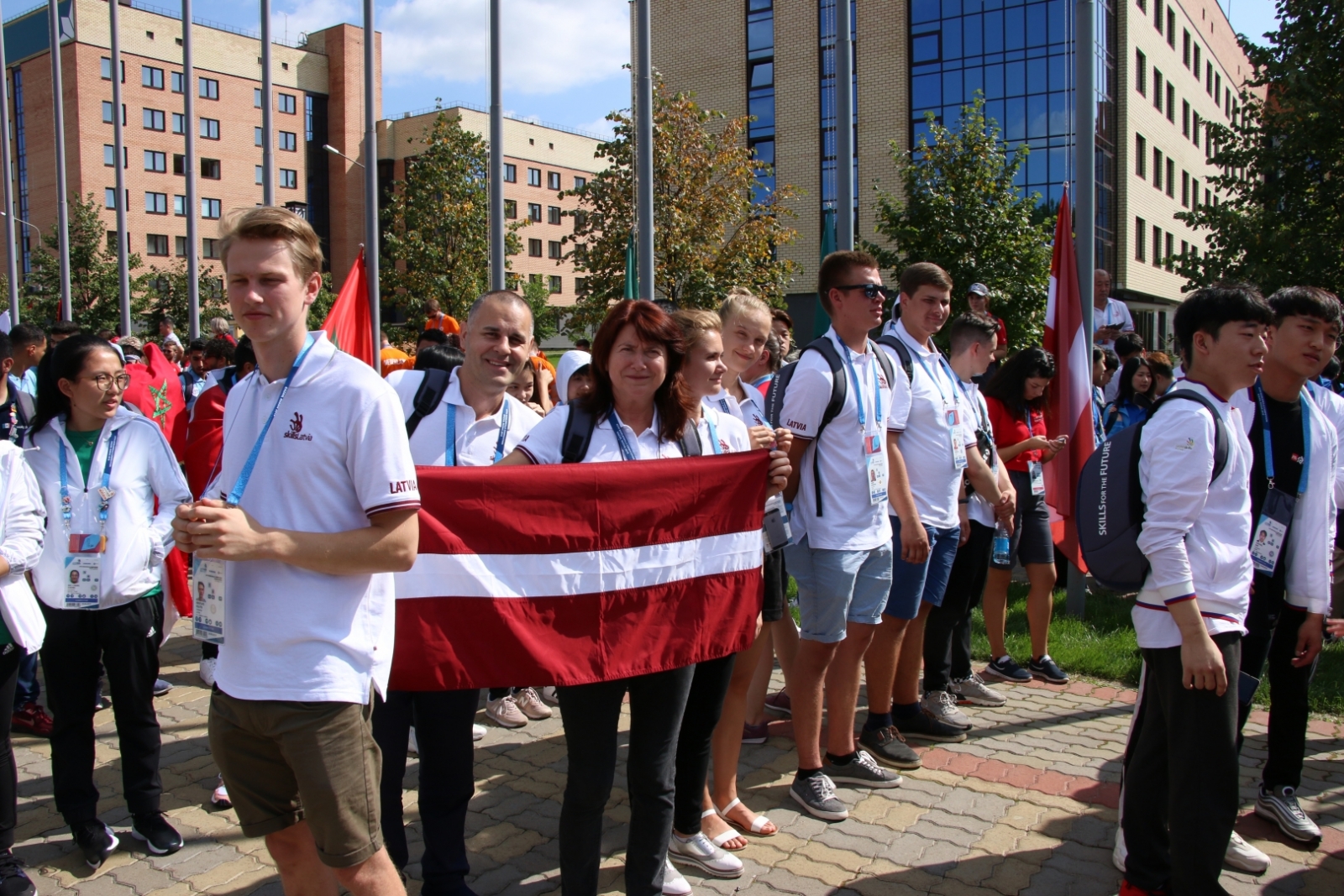 SkillsLatvia komanda neformālā gaisotnē iepazīst Kazaņu un citu valstu delegācijas