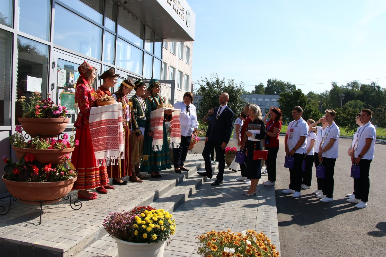 SkillsLatvia delegācija ciemojas Kazaņas 83. licejā