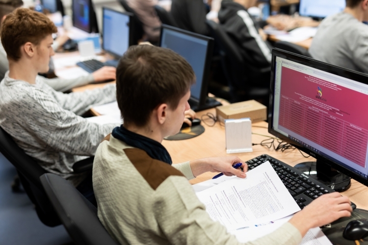 SkillsLatvia 2020 pusfināls prasmju konkursā "Datortīklu administrēšana" un "Grafikas dizains"