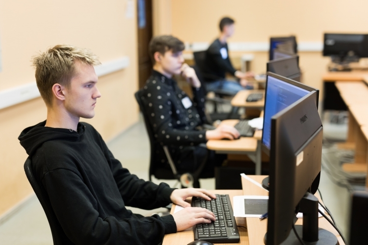 SkillsLatvia 2019 pusfināls "Web lapu dizains un izstrāde" prasmju konkursā