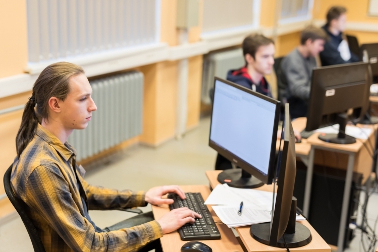 SkillsLatvia 2019 pusfināls "Web lapu dizains un izstrāde" prasmju konkursā