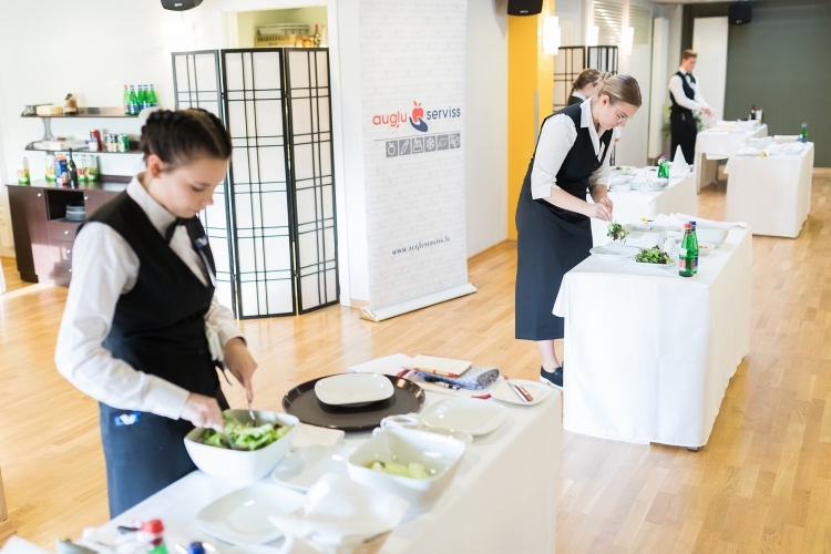 SkillsLatvia 2019 pusfināls "Restorānu serviss" prasmju konkursā