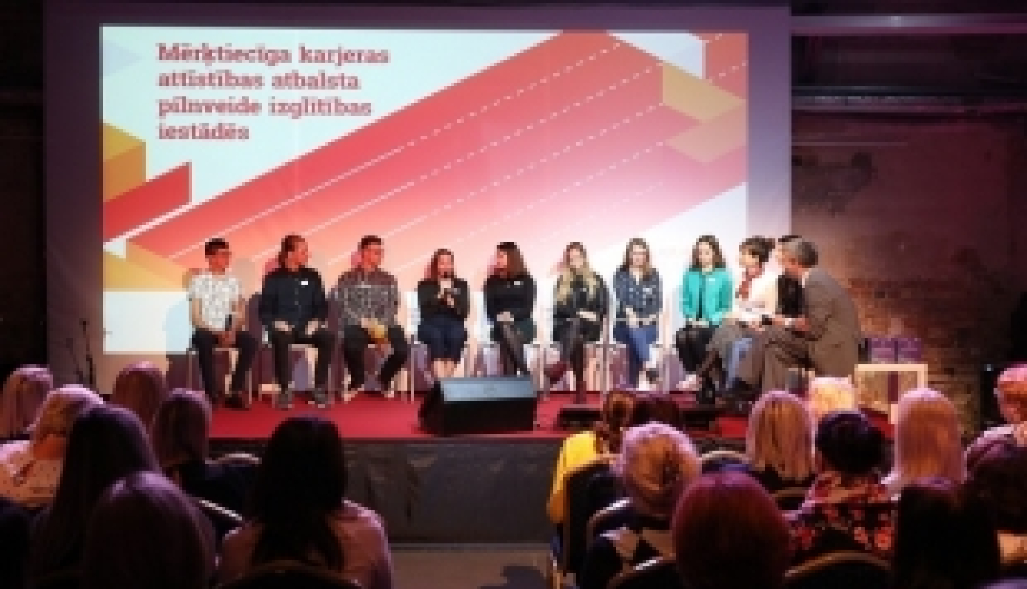 Diskutē par karjeras attīstības atbalsta pilnveidi izglītības iestādēs