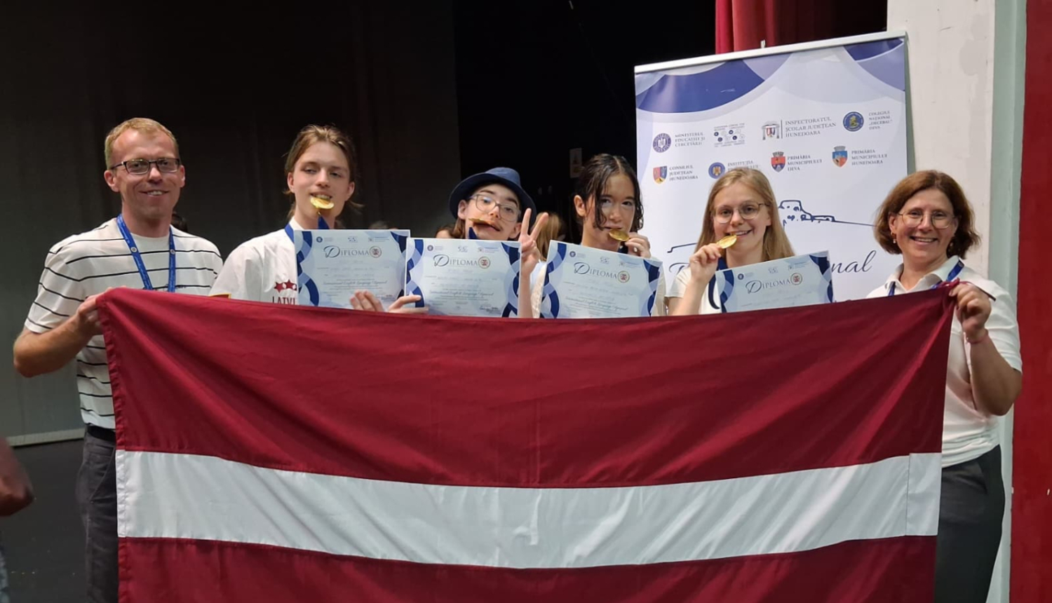Latvijas medaļnieki Angļu valodas olimpiādē Rumānijā 2025