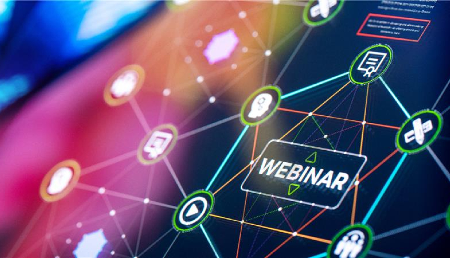 attēlots digitāls tīkls ar dažādām ikonām, pa visu lieliem buirtiem rakstīts WEBINAR