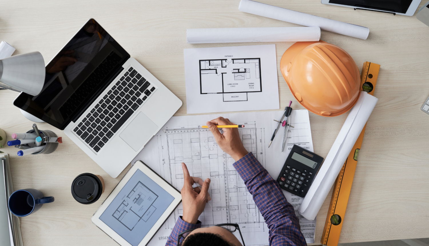 Cilvēks un darba galds