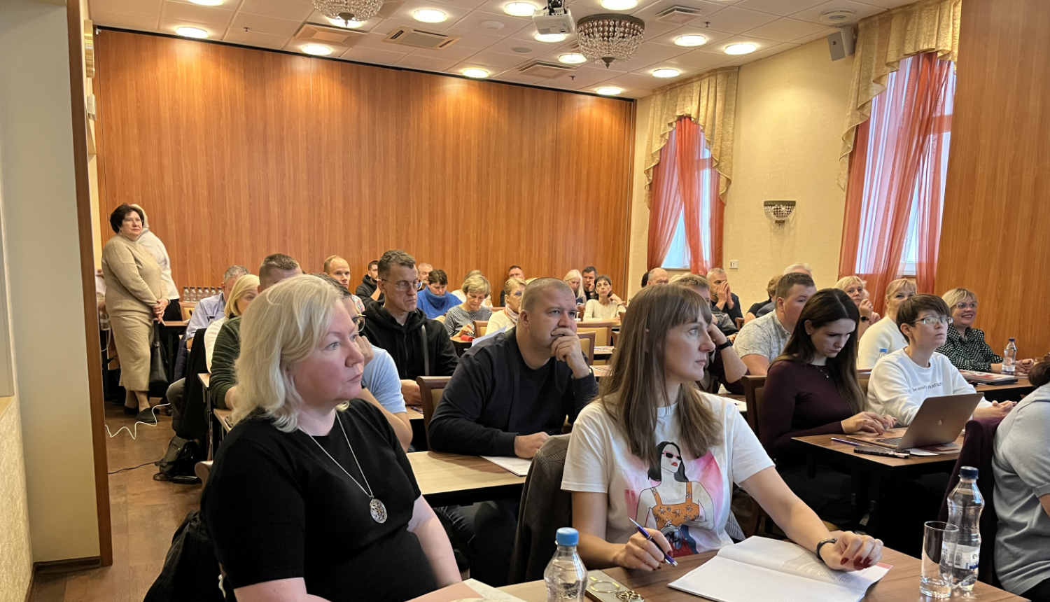 Pedagogi seminārā par profesionālās kompetences modulāro izglītības programmu un eksāmenu satura izstrādi