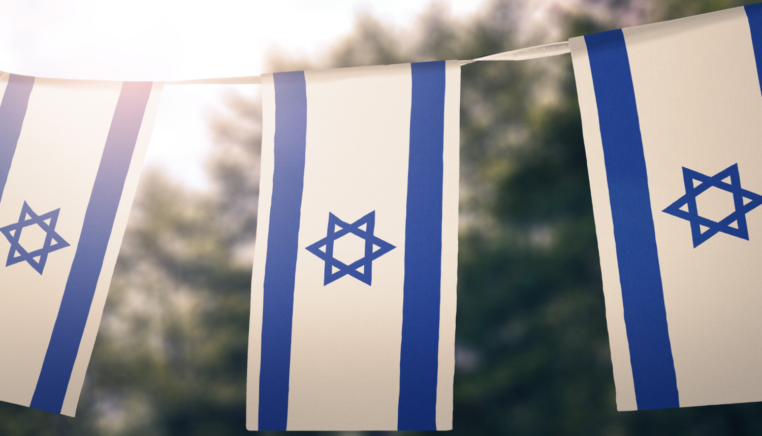 Izraelas karodziņi uz virtenes dabā