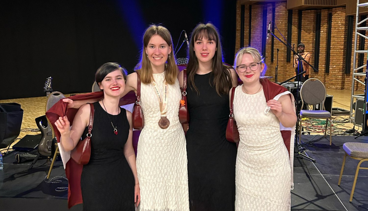 Latvijas jaunietes ar panākumiem pārstāvējušas Latviju Eiropas meiteņu matemātikas olimpiādē Kosovā