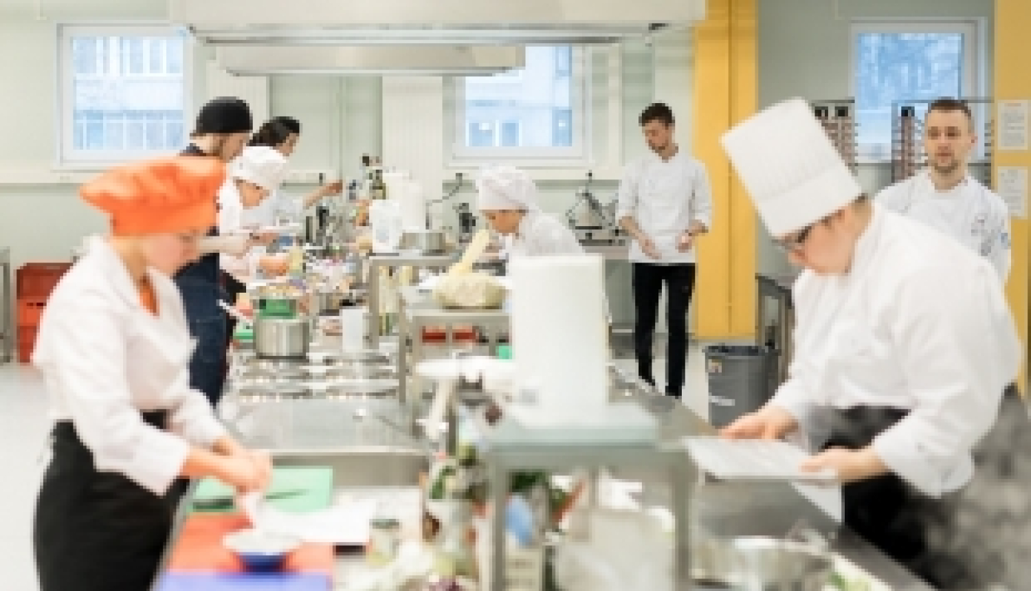 SkillsLatvia 2018 konkursa pusfinālā noskaidroti labākie jaunie pavāri un viesmīļi