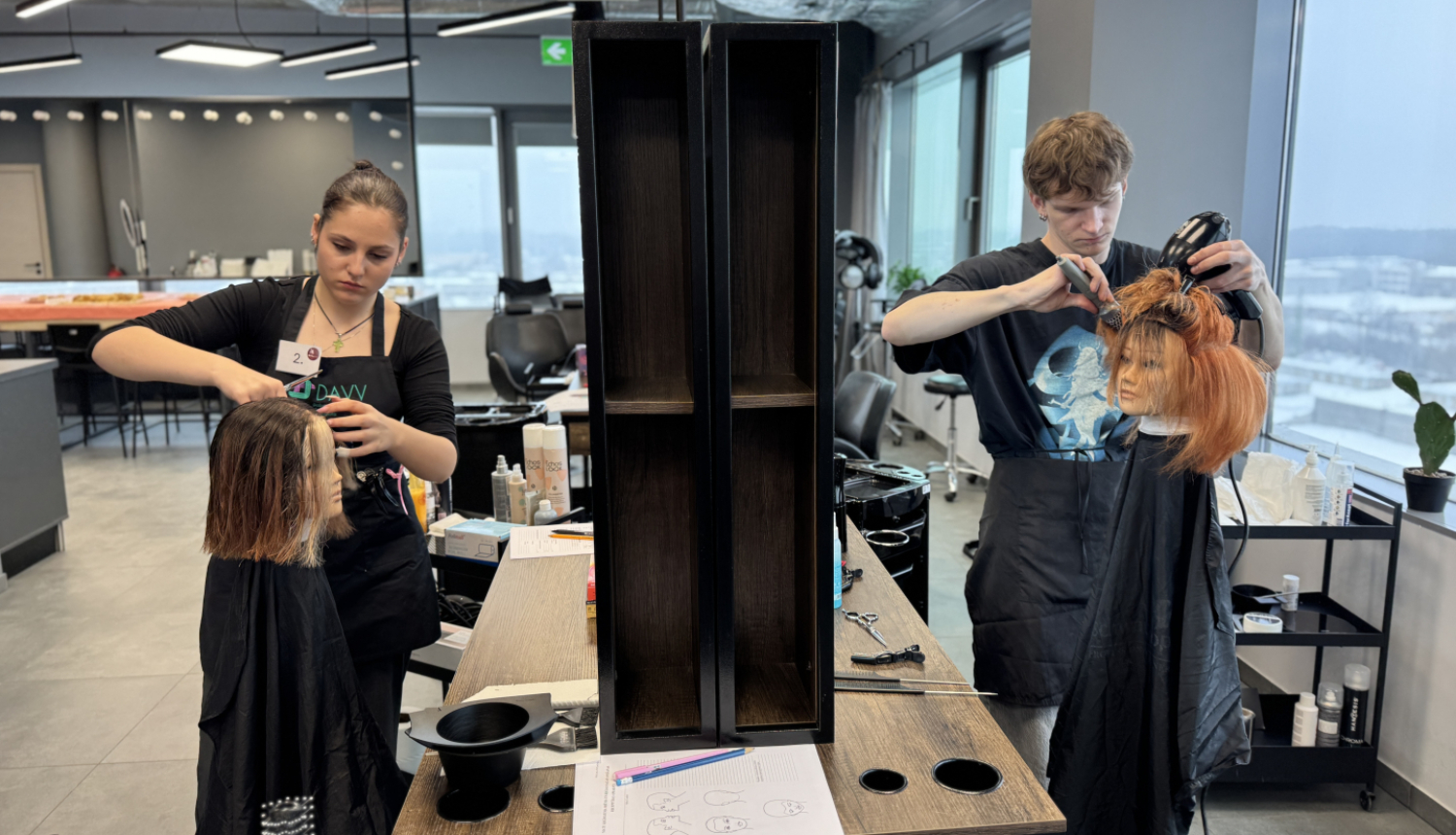 SkillsLatvia 2026 pusfināls Friziera darbi