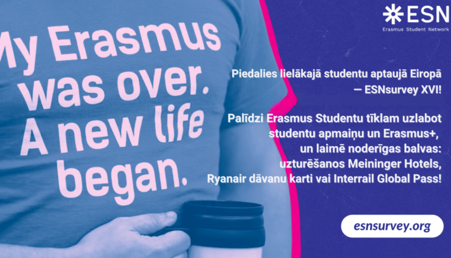 Cilvēks tur kafijas krūzi rokā