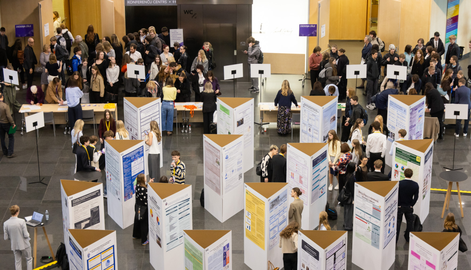 Latvijas skolēnu 50. zinātniski pētniecisko darbu konference foto no izstādes