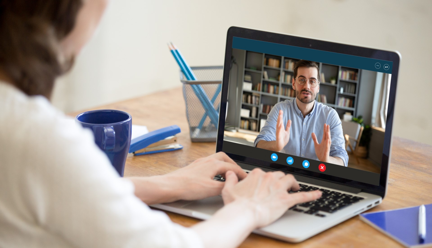 sieviete piedalas tiessaistes konsultacija