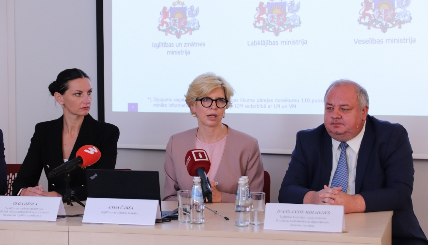 Olga Ozola, IZM ministre Anda Čakša un Ivans Jānis Mihailovs