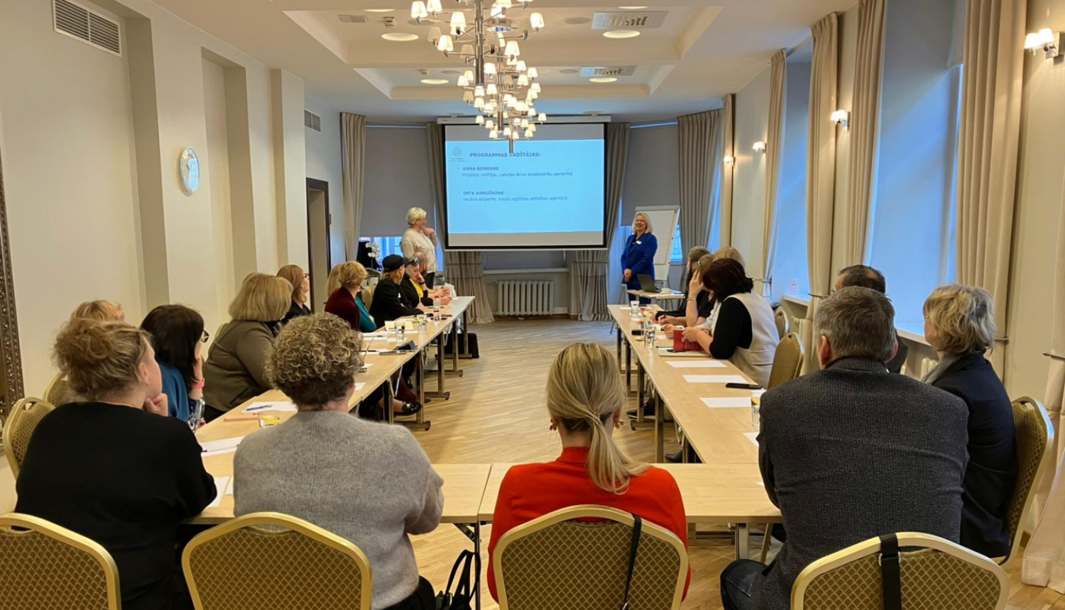 foto no semināra pedagogiem IZM