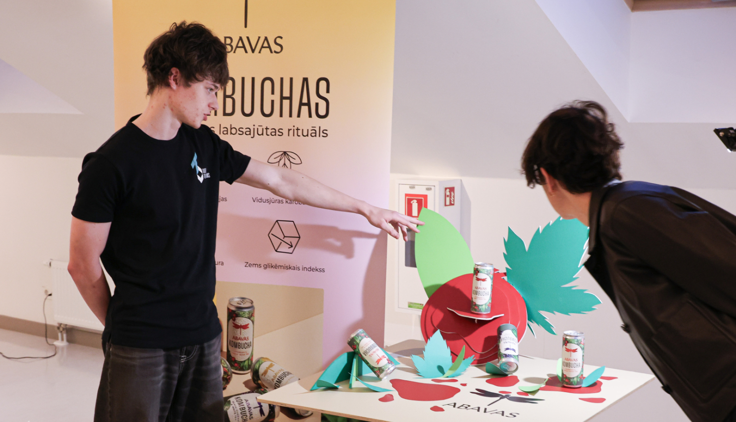 SkillsLatvia 2026 pusfināla skatlogu noformēšana dalībnieki pila uzdevumu