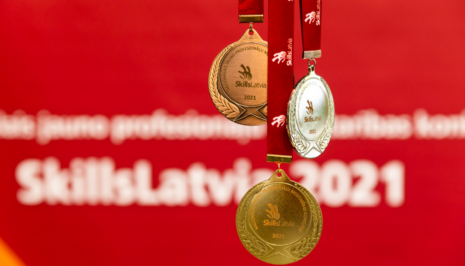 SkillsLatvia 2021 apbalvošana medaļas