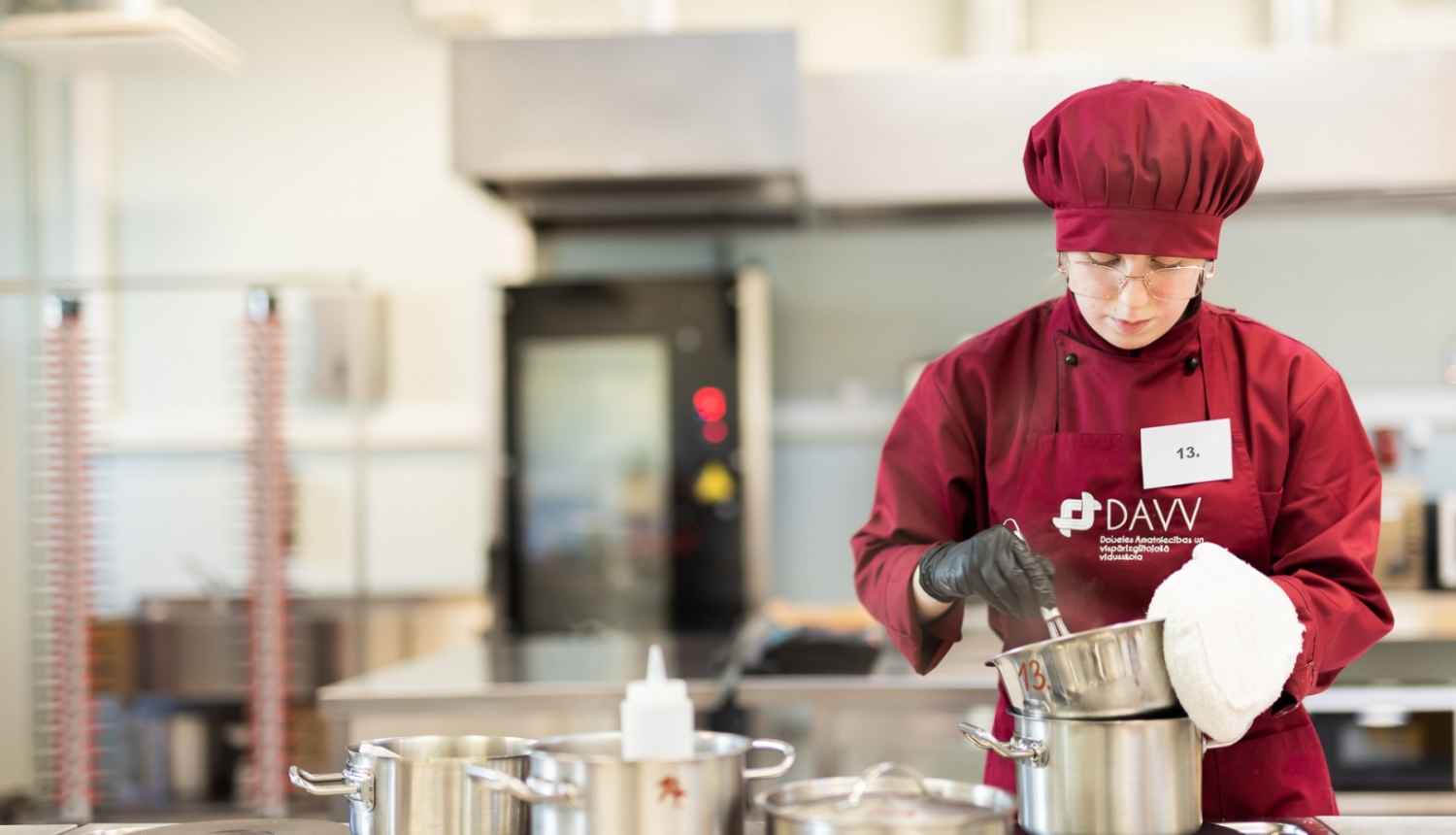 SkillsLatvia 2023 pusfināla ēdienu gatavošana uzvarētāja Rebeka Renāte Meļehova