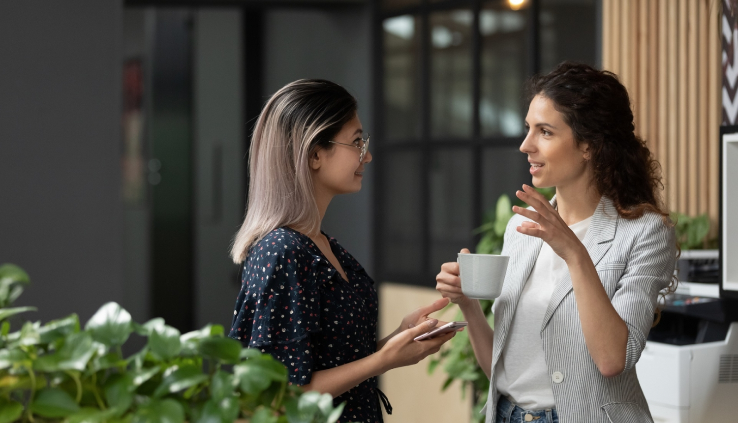 Sievietes sarunājas