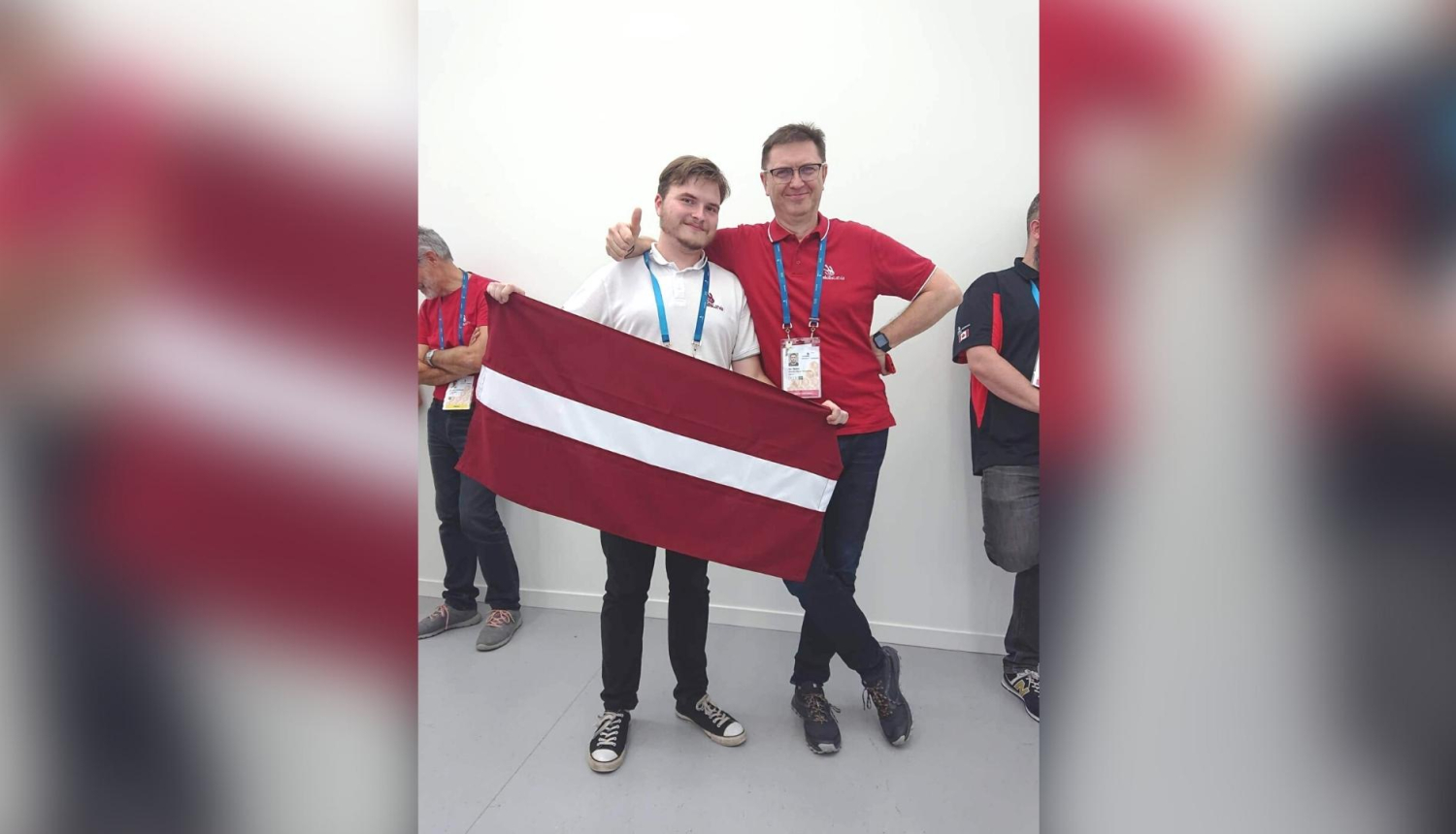 Edgars Ancītis ar Īvs Zenne WorldSkills 2022 ekselences medaļas ieguvējs