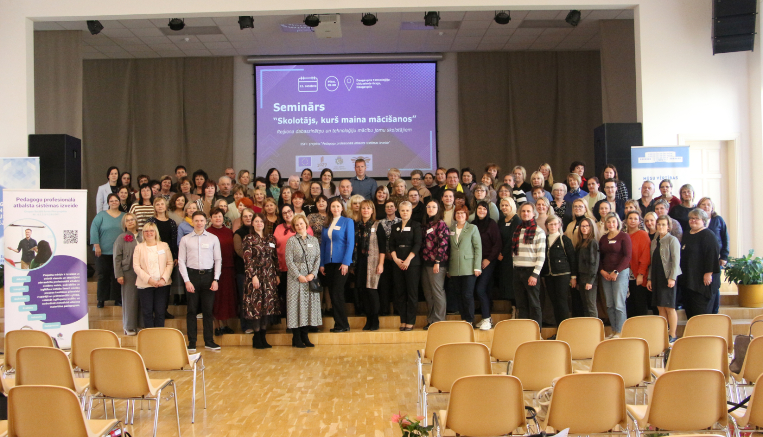 Regionalais seminars Daugavpilī skolotājiem visi seminara dalībnieki kopbildē