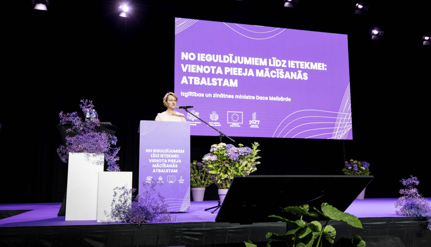IZM konference uz skatuves ministre Dace Melbarde