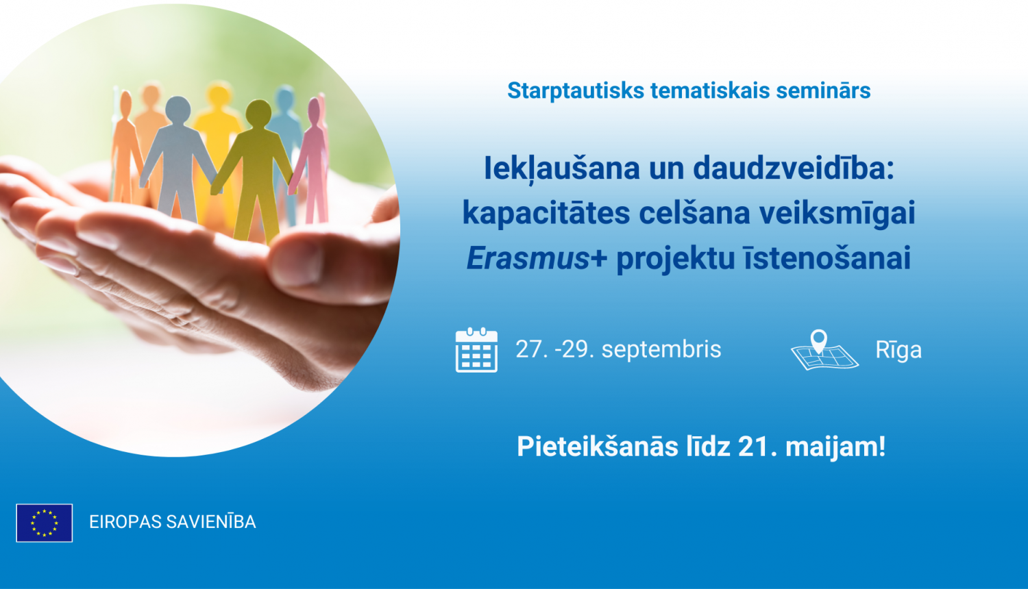 Zils fons un cilvēka rokās papīra cilvēku silueti izkārtoti aplī