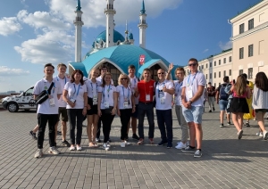 SkillsLatvia komanda neformālā gaisotnē iepazīst Kazaņu un citu valstu delegācijas